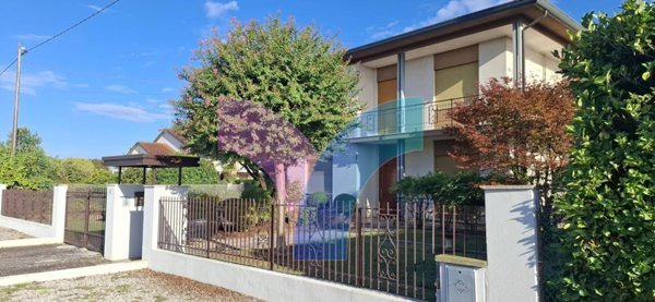 casa indipendente in vendita a Quinto di Treviso in zona Santa Cristina