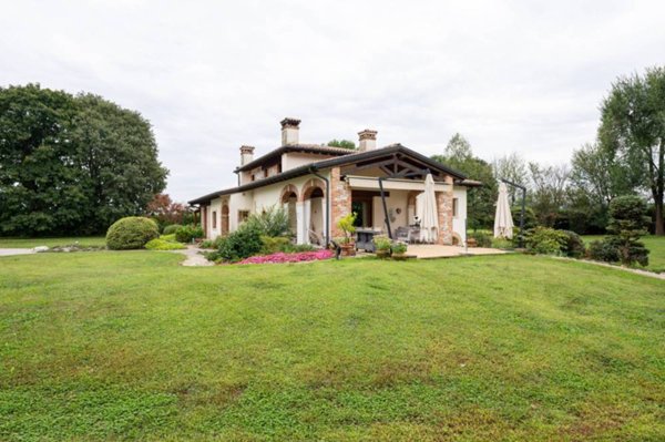 casa indipendente in vendita a Refrontolo