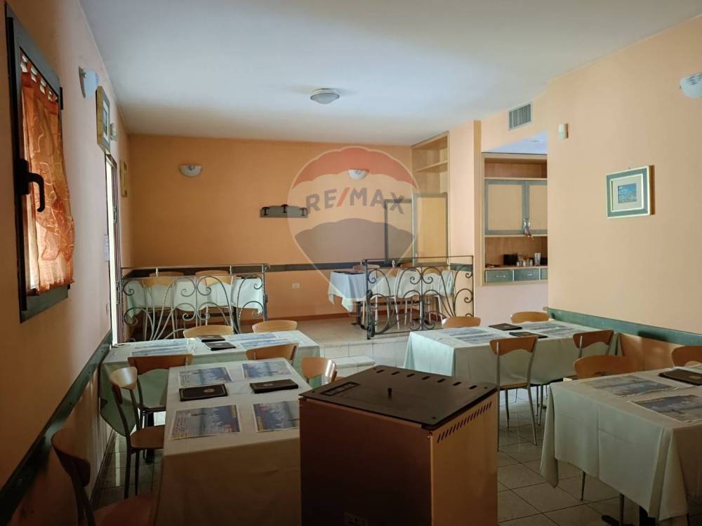 locale commerciale in vendita a Refrontolo