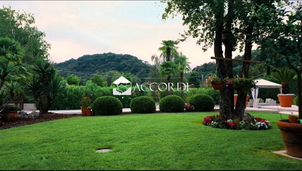 casa indipendente in vendita a Refrontolo