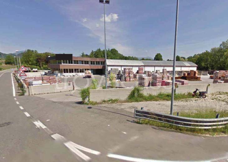 locale commerciale in vendita a Refrontolo