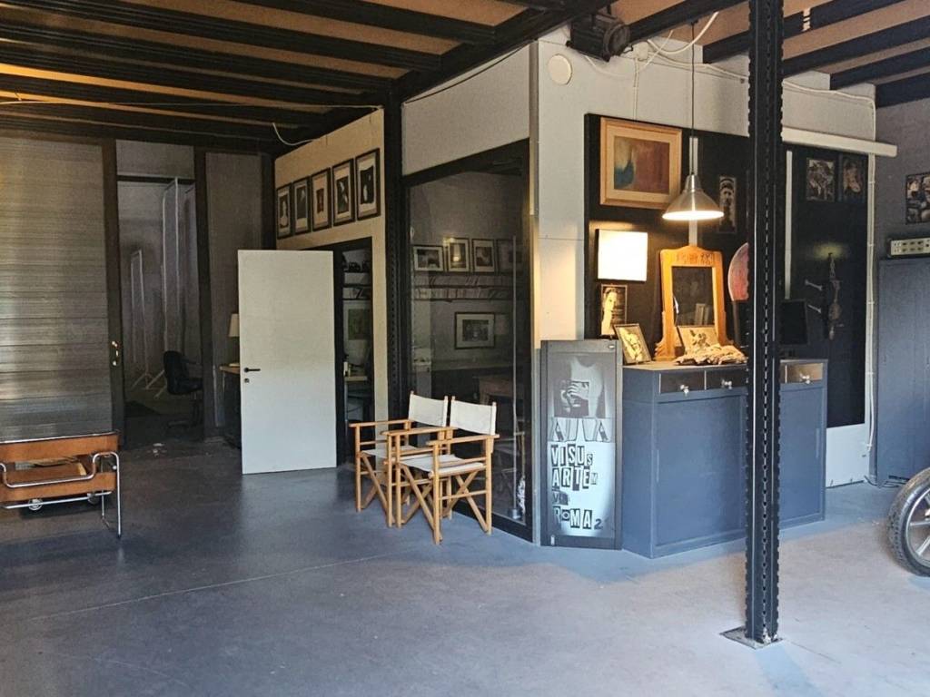 locale commerciale in vendita a Resana