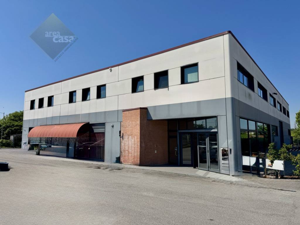 locale commerciale in vendita a Resana