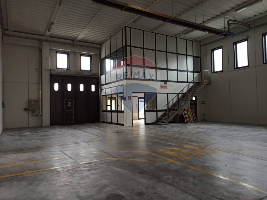 locale commerciale in vendita a Resana