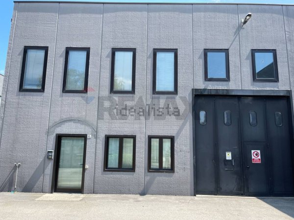 locale commerciale in vendita a Resana