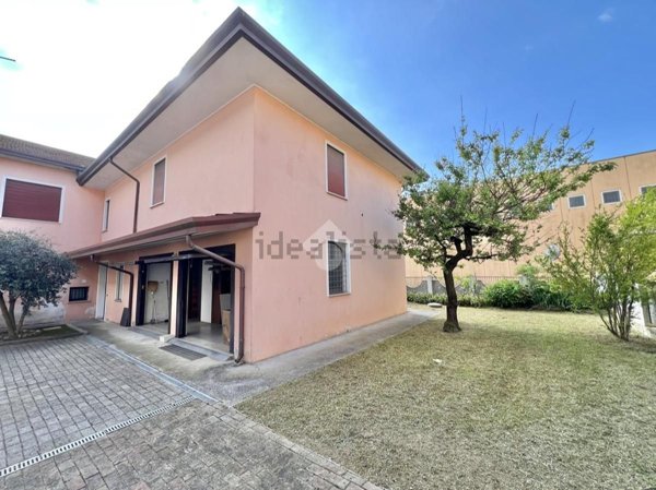 appartamento in vendita a Resana in zona Castelminio