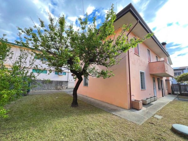 casa indipendente in vendita a Resana in zona Castelminio