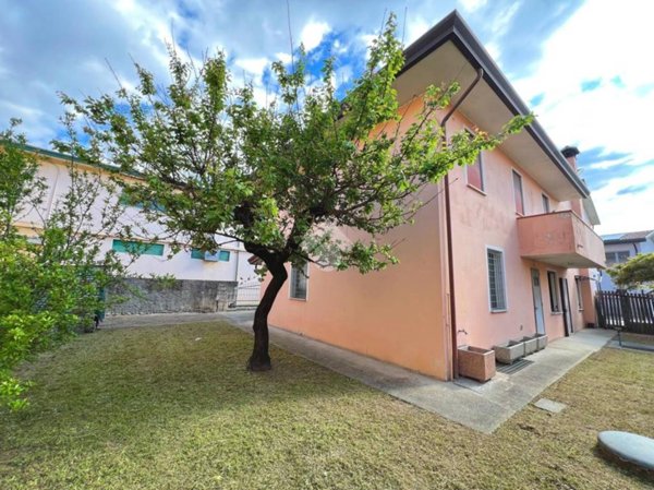 casa indipendente in vendita a Resana in zona Castelminio