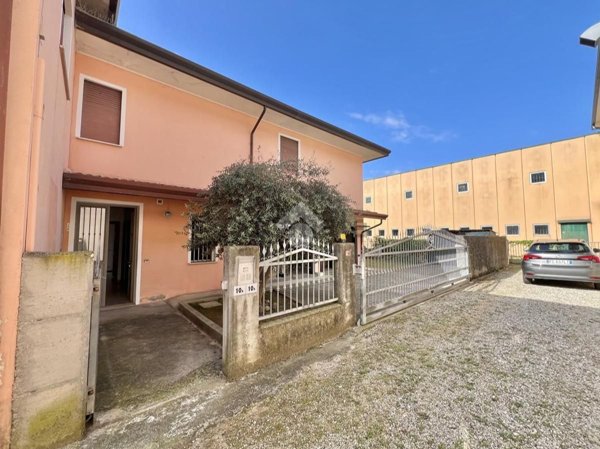 appartamento in vendita a Resana in zona Castelminio