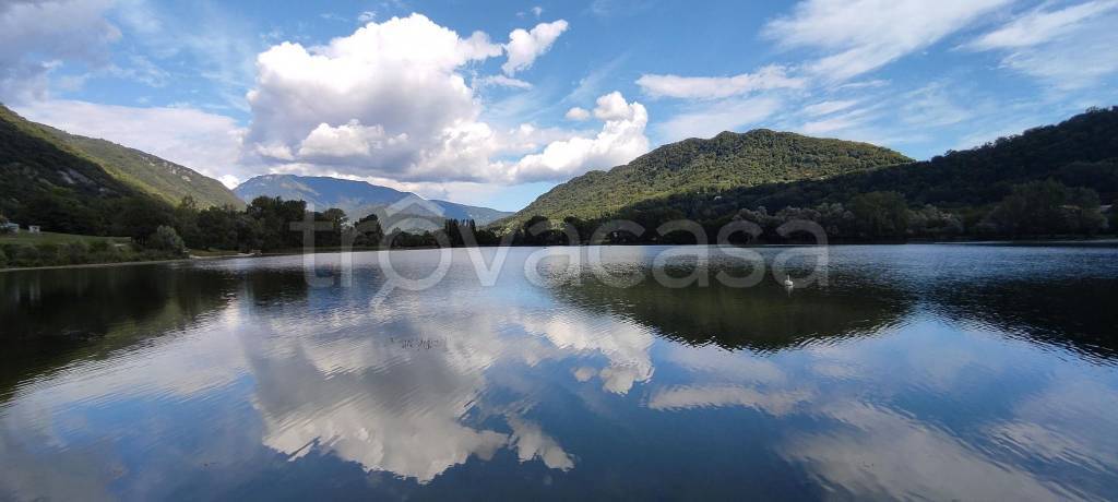 casa indipendente in vendita a Revine Lago in zona Lago