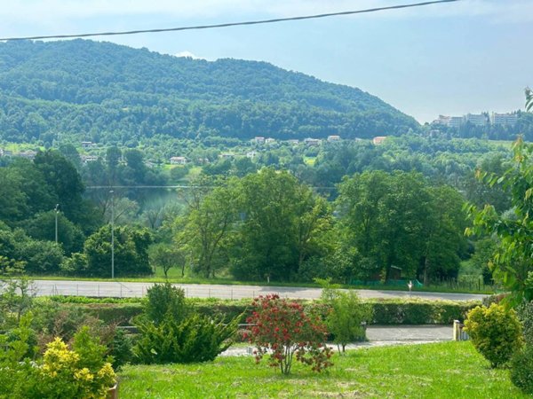 casa indipendente in vendita a Revine Lago in zona Revine
