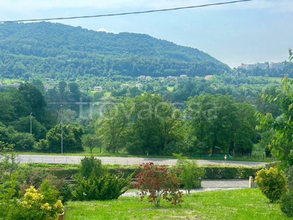 casa indipendente in vendita a Revine Lago in zona Revine