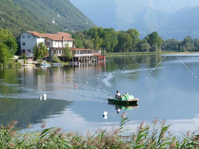 negozio in vendita a Revine Lago in zona Santa Maria