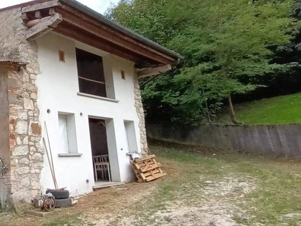 casa indipendente in vendita a Revine Lago in zona Revine