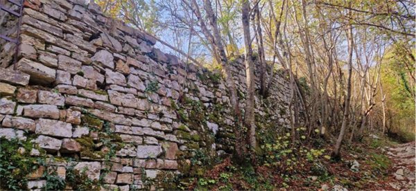 rudere in vendita a Revine Lago in zona Revine