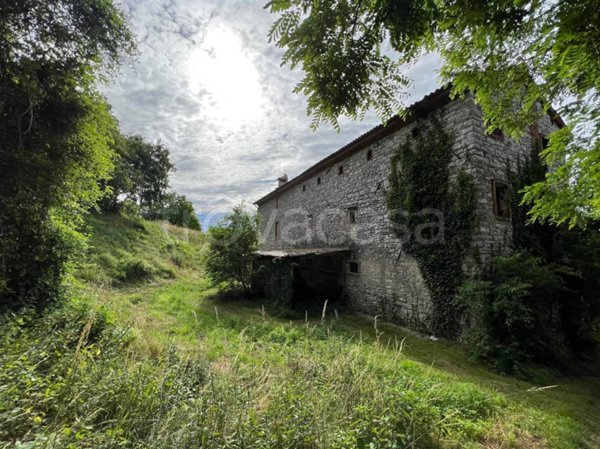 casa indipendente in vendita a Revine Lago in zona Revine