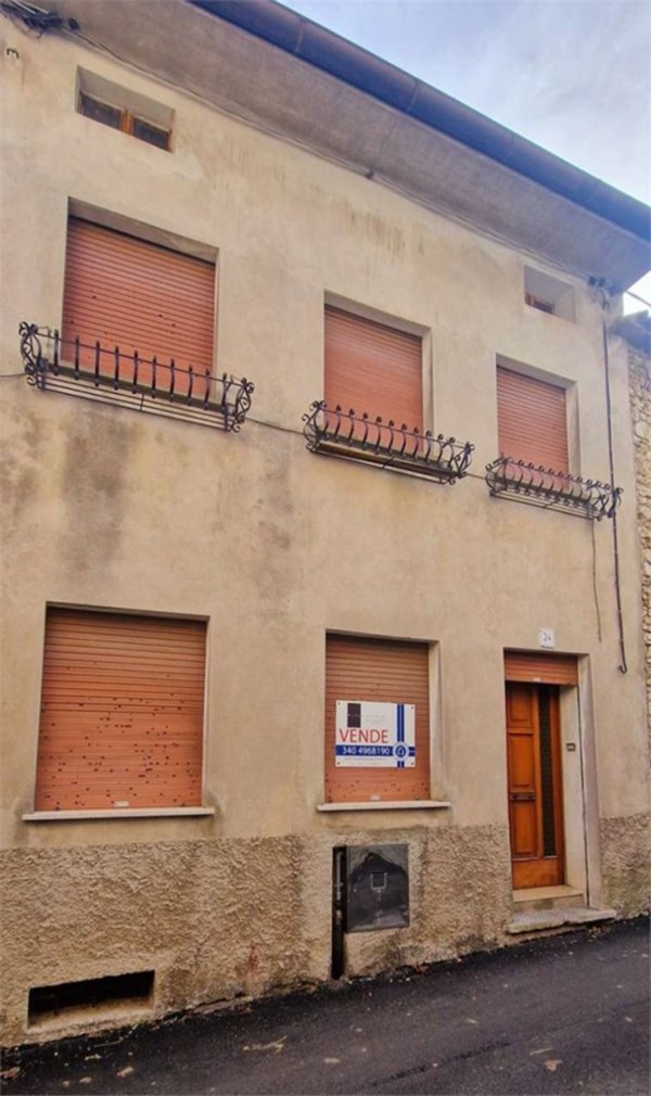 casa indipendente in vendita a Revine Lago in zona Revine