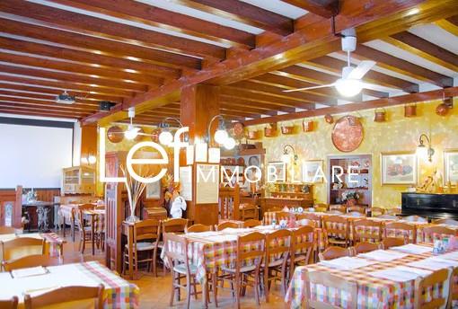 locale commerciale in vendita a Revine Lago in zona Lago