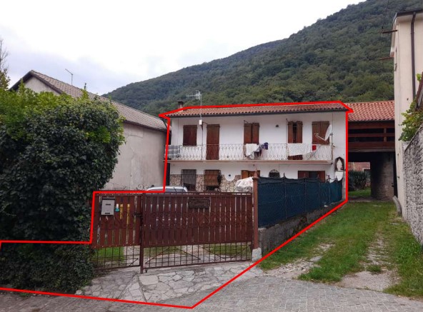 casa indipendente in vendita a Revine Lago in zona Santa Maria