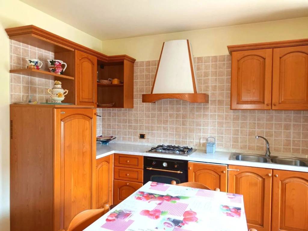 casa indipendente in vendita a Revine Lago in zona Lago