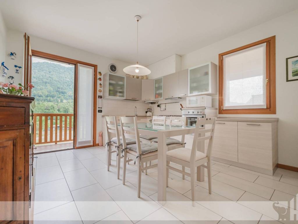 appartamento in vendita a Revine Lago in zona Revine