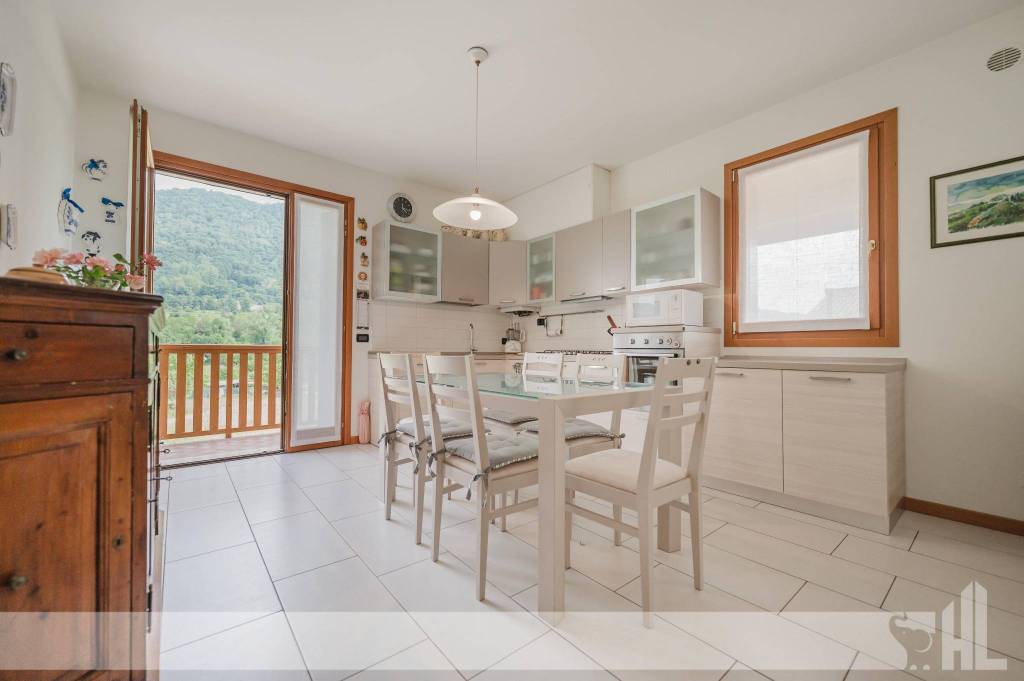 appartamento in vendita a Revine Lago in zona Revine