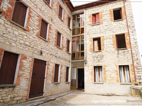 casa indipendente in vendita a Revine Lago in zona Lago