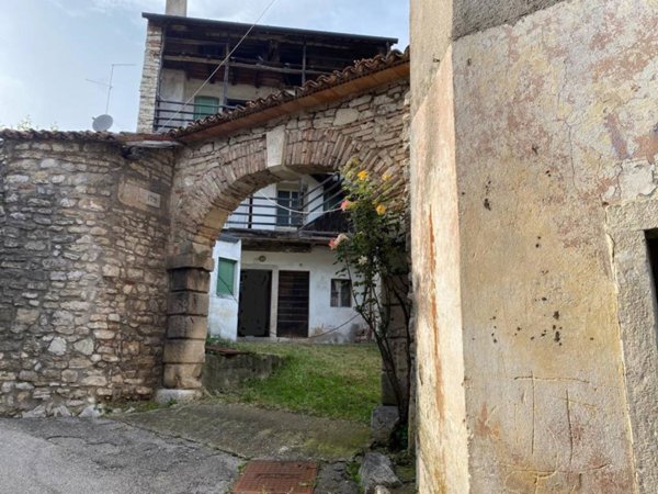 casa indipendente in vendita a Revine Lago in zona Revine