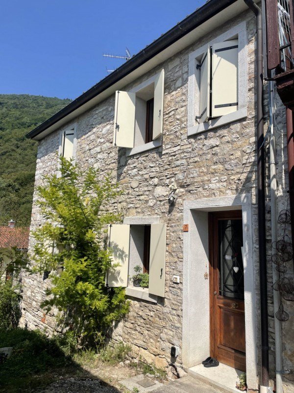 casa indipendente in vendita a Revine Lago in zona Revine