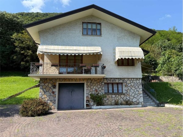 casa indipendente in vendita a Revine Lago in zona Revine