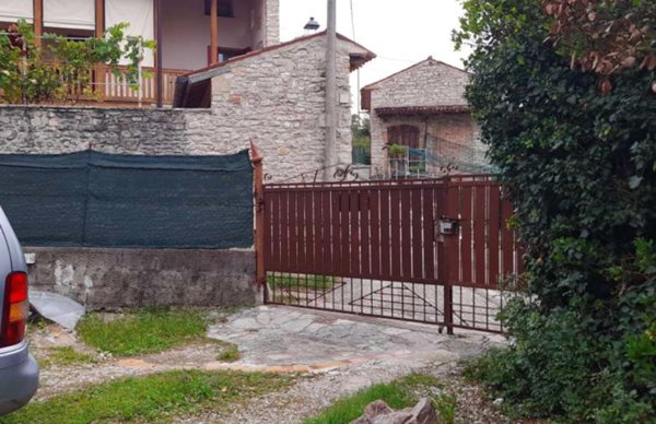 casa indipendente in vendita a Revine Lago in zona Santa Maria