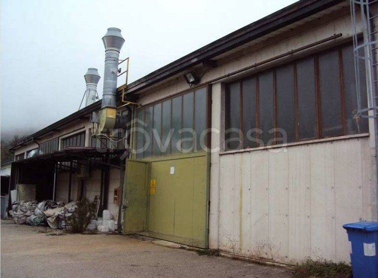 locale commerciale in vendita a Revine Lago in zona Sottocroda