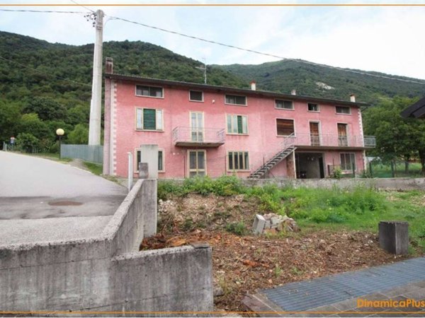 appartamento in vendita a Revine Lago in zona Santa Maria