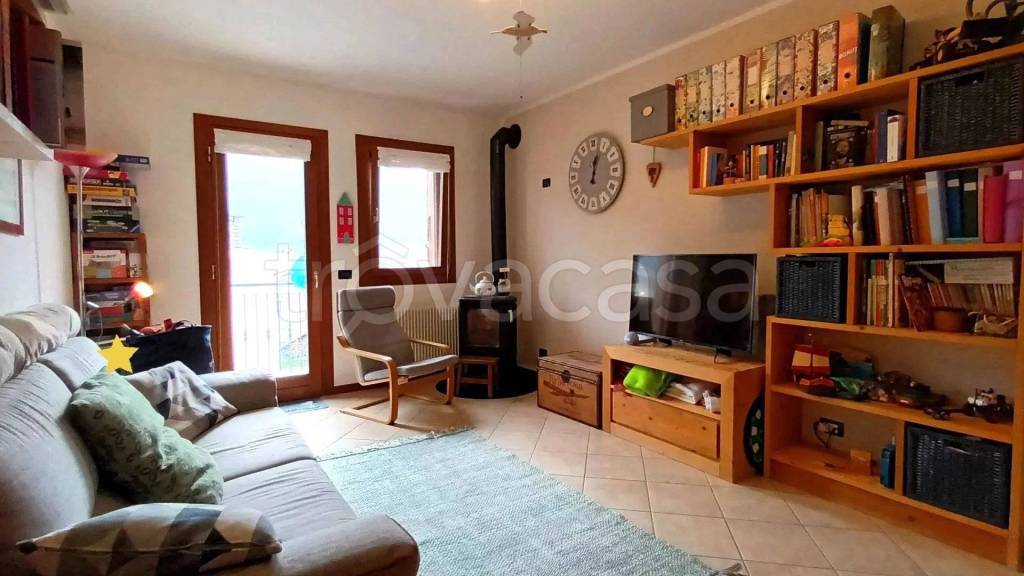 appartamento in vendita a Revine Lago in zona Revine