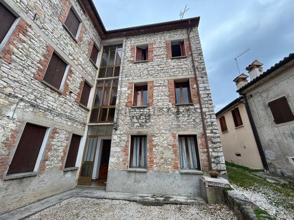 casa indipendente in vendita a Revine Lago in zona Lago