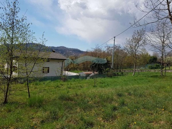 terreno edificabile in vendita a Revine Lago in zona Lago