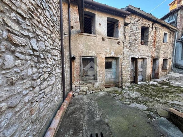casa indipendente in vendita a Revine Lago in zona Revine