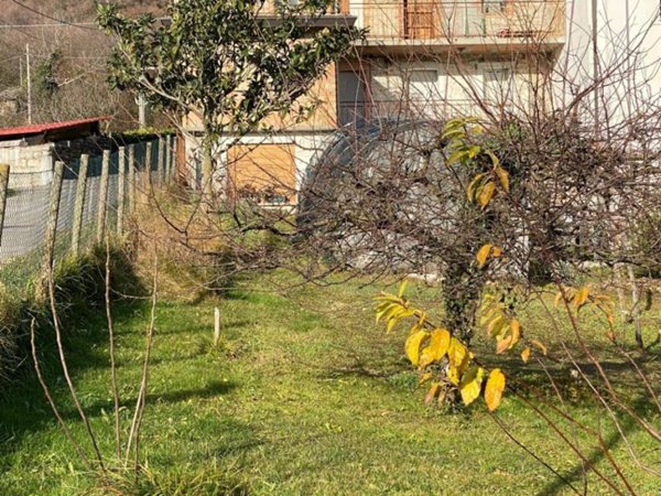 casa indipendente in vendita a Revine Lago in zona Lago