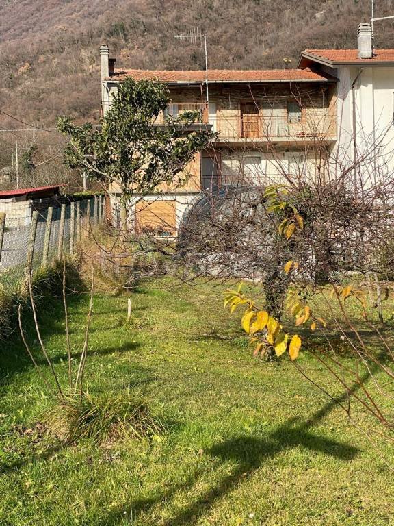 casa indipendente in vendita a Revine Lago in zona Lago