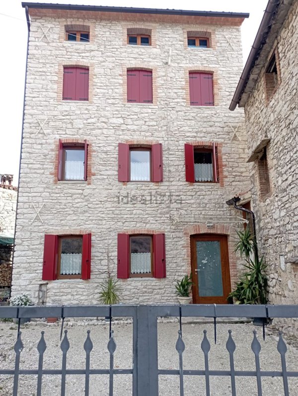 casa indipendente in vendita a Revine Lago in zona Revine