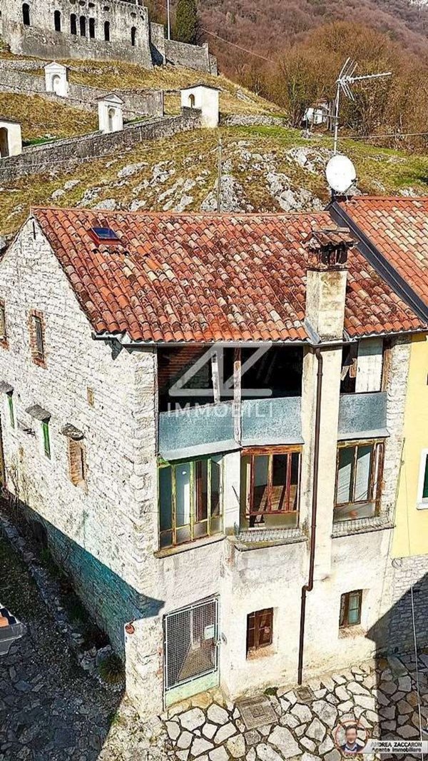 casa indipendente in vendita a Revine Lago in zona Revine