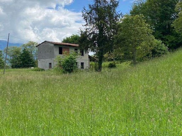 quadrivano in vendita a Revine Lago in zona Lago