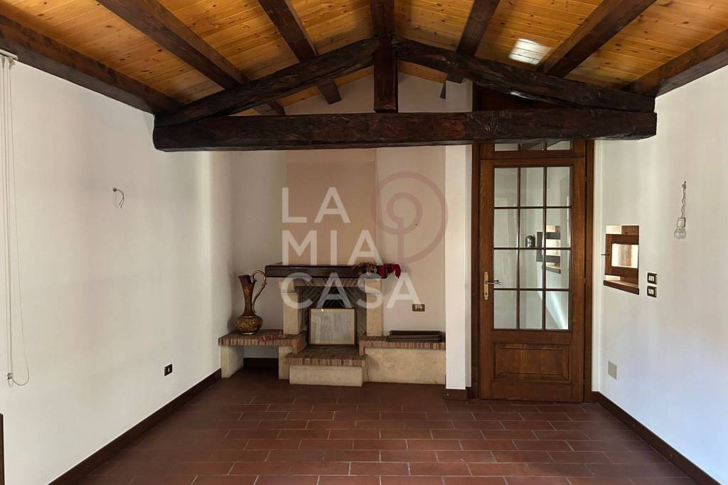 casa indipendente in vendita a Revine Lago in zona Revine