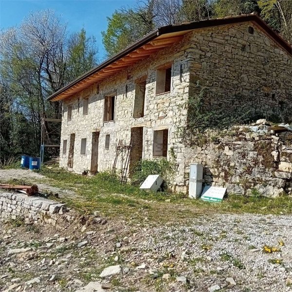 casa indipendente in vendita a Revine Lago