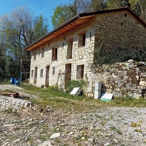 casa indipendente in vendita a Revine Lago