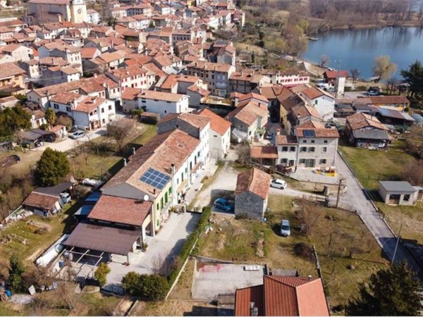 casa indipendente in vendita a Revine Lago in zona Lago