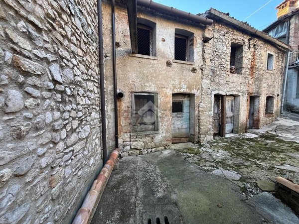 quadrivano in vendita a Revine Lago in zona Revine