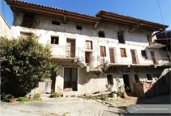 casa indipendente in vendita a Revine Lago in zona Santa Maria