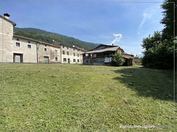 casa indipendente in vendita a Revine Lago in zona Lago