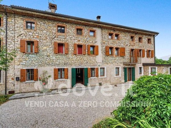 casa indipendente in vendita a Revine Lago in zona Revine